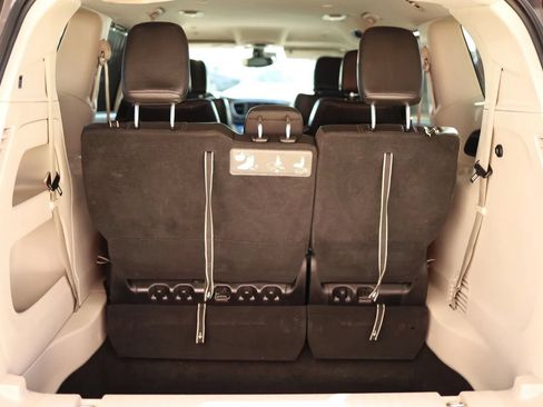 Used 2019 Chrysler Pacifica Touring-L FWD image 35
