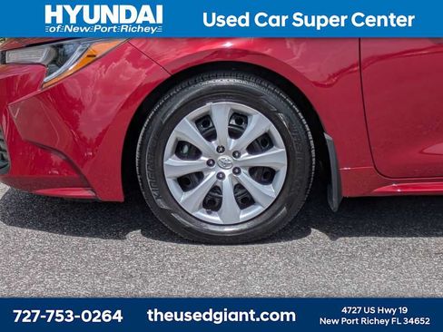 Used 2025 Toyota Corolla LE FWD image 10