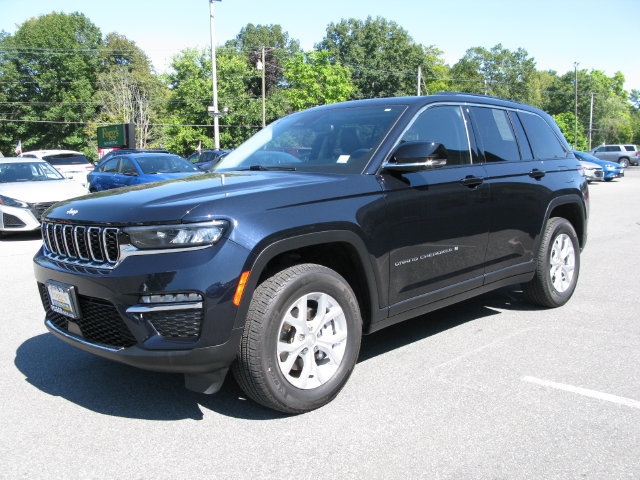 Used 2023 Jeep Grand Cherokee Limited AWD/4WD image 11
