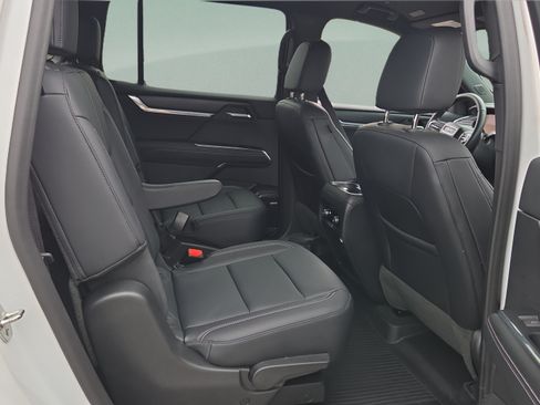 Used 2024 GMC Acadia Elevation w/ Black Edition FWD image 17