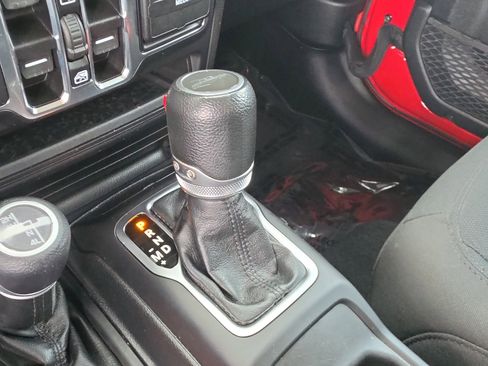 Used 2021 Jeep Gladiator Willys image 26