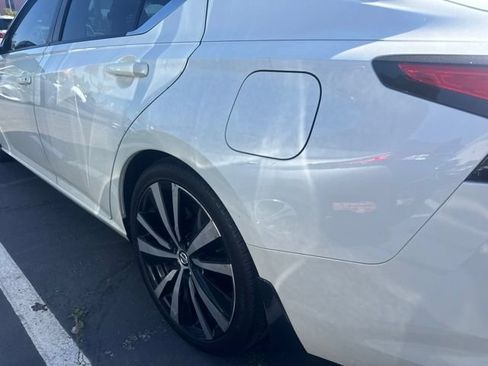 Used 2020 Nissan Altima 2.5 SR w/ Premium Package FWD image 3