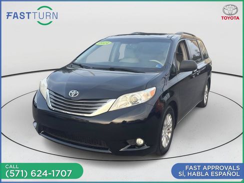 Used 2014 Toyota Sienna XLE FWD image 1