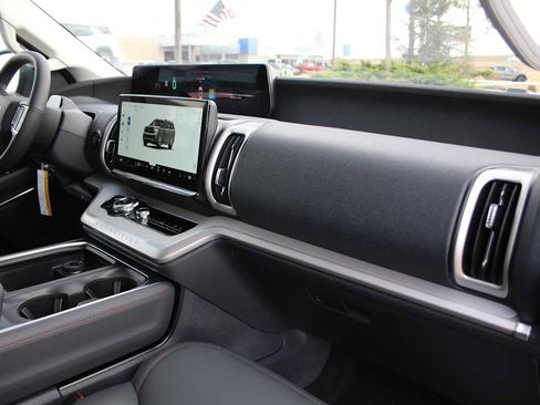 New 2025 Ford Expedition Active image 16