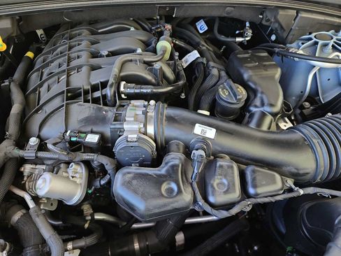 Used 2025 Jeep Grand Cherokee Limited w/ Luxury Tech Group II AWD/4WD image 12