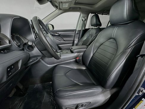 Used 2024 Toyota Highlander XLE image 19