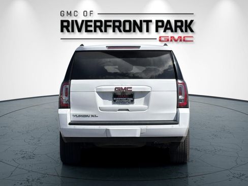 Used 2016 GMC Yukon XL SLT w/ Open Road Package AWD/4WD image 4