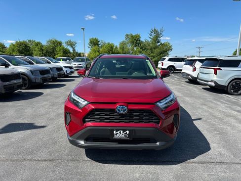 Used 2022 Toyota RAV4 XLE w/ Convenience Package AWD/4WD image 2