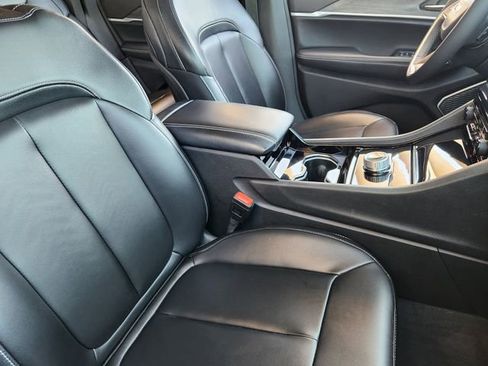 Used 2023 Jeep Grand Cherokee Limited image 14