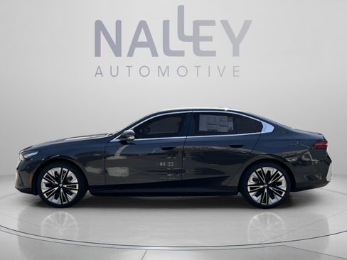 New 2026 BMW i5 eDrive40 w/ Premium Package RWD image 2