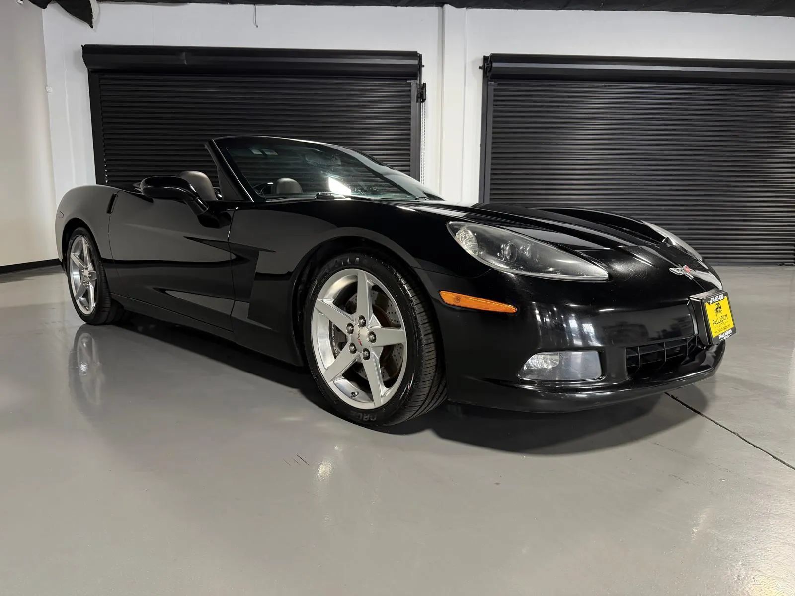 Used 2005 Chevrolet Corvette Coupe w/ Preferred Equipment Group RWD image 3
