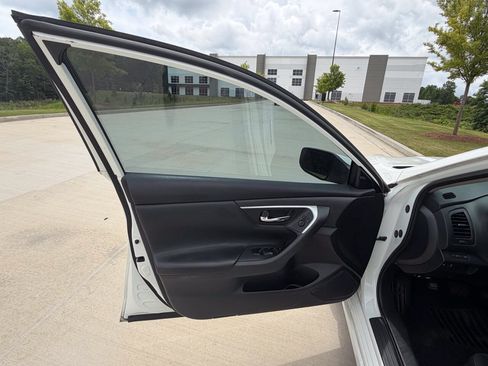 Used 2018 Nissan Altima 2.5 SV FWD image 9