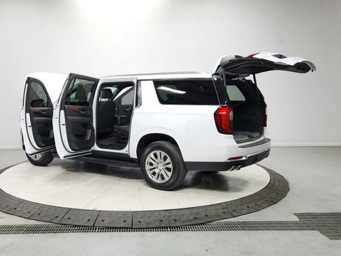 Used 2025 GMC Yukon XL Denali AWD/4WD image 13