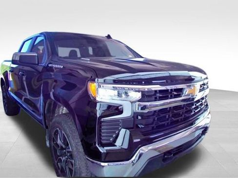Used 2024 Chevrolet Silverado 1500 LT AWD/4WD image 2