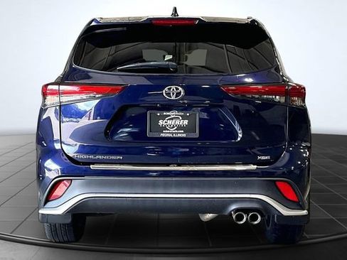 Used 2022 Toyota Highlander XSE FWD image 4