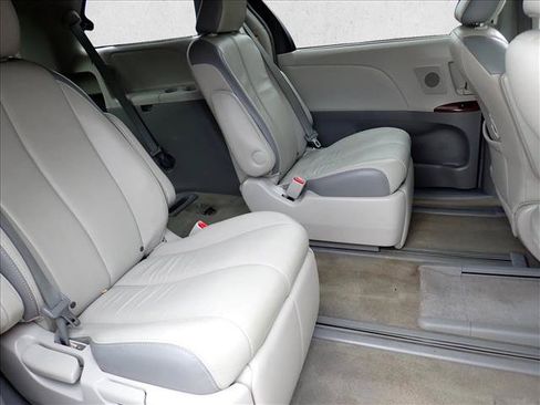Used 2013 Toyota Sienna Limited w/ Premium Pkg AWD/4WD image 8