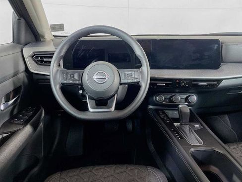 Certified 2025 Nissan Kicks SV image 19