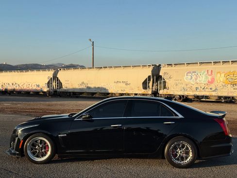 Used 2017 Cadillac CTS V w/ Luxury Package image 10