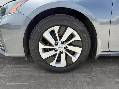 Used 2025 Nissan Altima 2.5 S FWD image 9