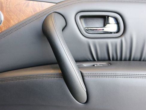 Used 2024 Nissan Armada SL image 33