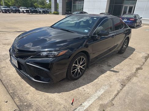Used 2024 Toyota Camry SE FWD image 1