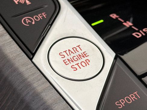 Used 2026 BMW 330i Sedan w/ Convenience Package image 28