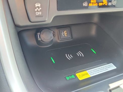 Used 2025 Toyota RAV4 XLE w/ Convenience Package FWD image 32