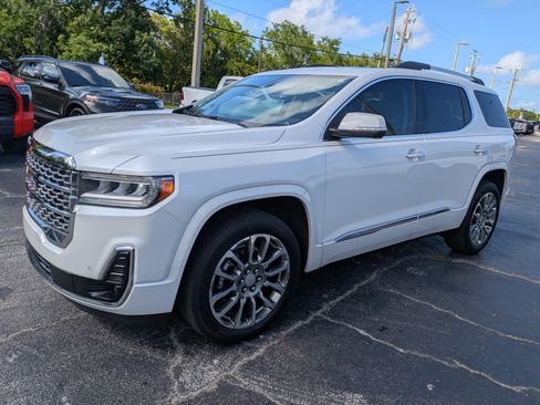 Used 2022 GMC Acadia Denali w/ Denali Ultimate Package FWD image 8