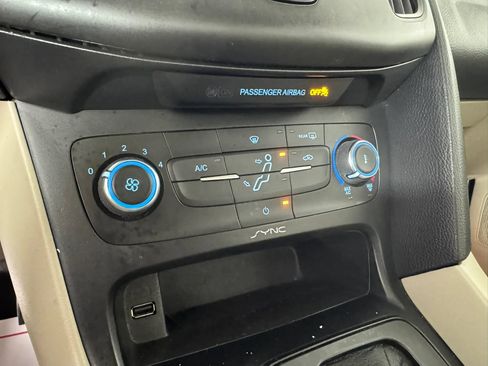 Used 2017 Ford Focus SE FWD image 19