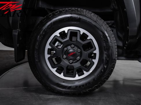 Used 2025 Toyota Tacoma TRD Off-Road AWD/4WD image 12
