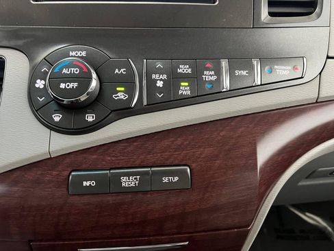 Used 2013 Toyota Sienna Limited w/ Premium Pkg AWD/4WD image 21