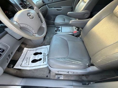 Used 2010 Toyota Sienna LE FWD image 24