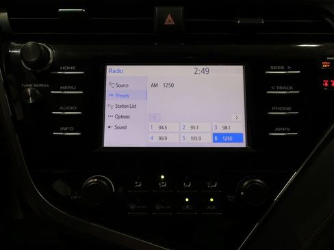 Used 2018 Toyota Camry LE FWD image 26