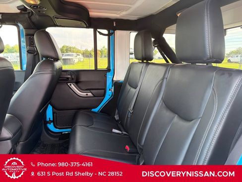 Used 2018 Jeep Wrangler Unlimited Sahara AWD/4WD image 27
