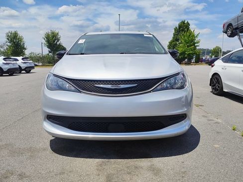 Used 2024 Chrysler Voyager LX FWD image 2