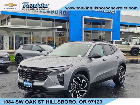 Used 2025 Chevrolet Trax RS w/ Sunroof Package image 1