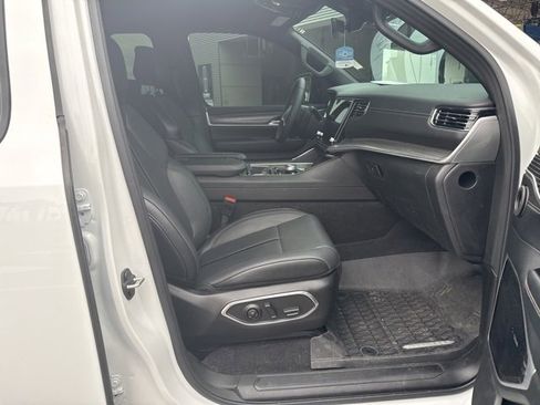 Used 2024 Jeep Wagoneer L Series III w/ Premium Group I image 13