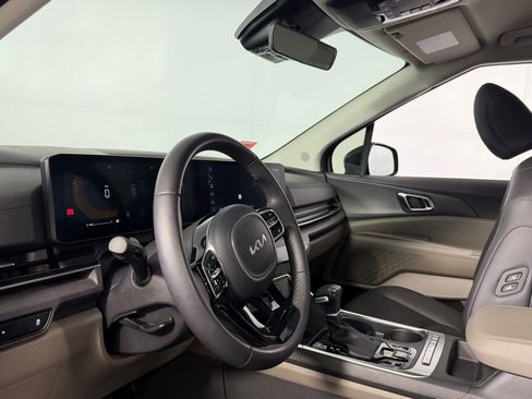 Used 2025 Kia Carnival EX FWD image 21