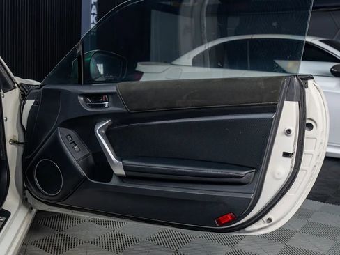 Used 2017 Toyota 86 RWD image 18