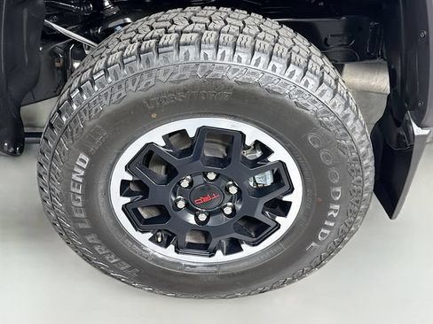 Certified 2024 Toyota Tacoma TRD Off-Road w/ TRD Off Road Upgrade Package AWD/4WD image 32