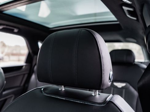 Certified 2022 Bentley Bentayga AWD/4WD image 27