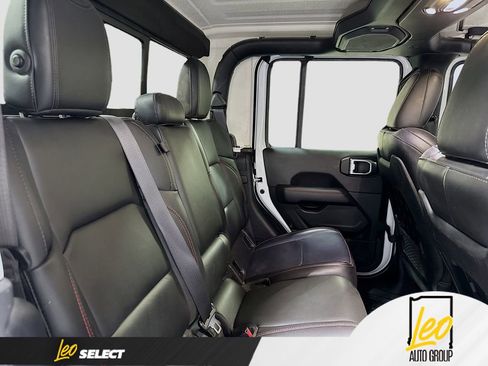 Used 2021 Jeep Gladiator Rubicon w/ Dual Top Group AWD/4WD image 27