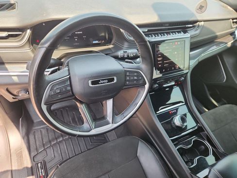 Used 2022 Jeep Grand Cherokee L Laredo RWD image 10