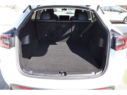 Used 2021 Tesla Model Y Long Range image 11