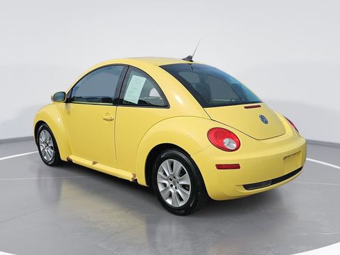 Used 2010 Volkswagen Beetle Coupe FWD image 6