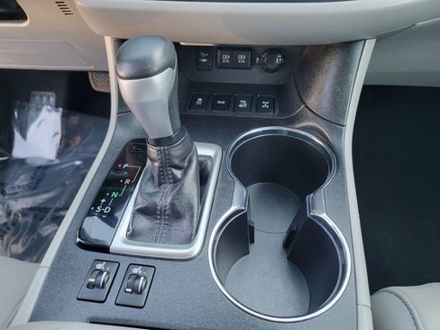 Used 2018 Toyota Highlander XLE image 26
