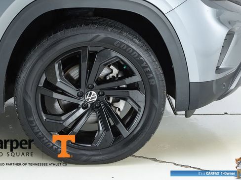 Used 2023 Volkswagen Atlas SE w/ Black Wheel Package FWD image 14