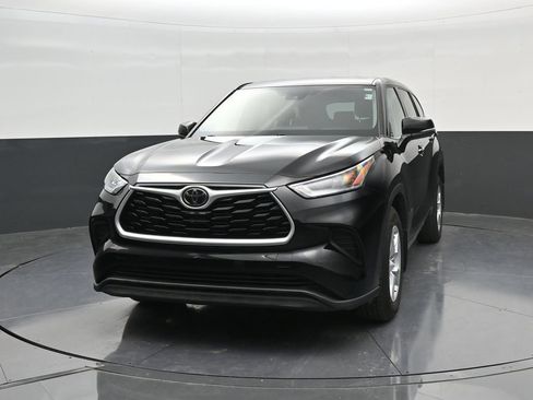 Used 2020 Toyota Highlander L AWD/4WD image 3
