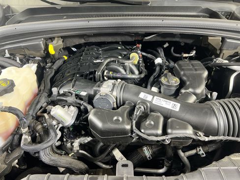 Used 2023 Jeep Grand Cherokee Laredo image 27