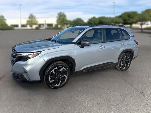 Used 2025 Subaru Forester Limited image 3